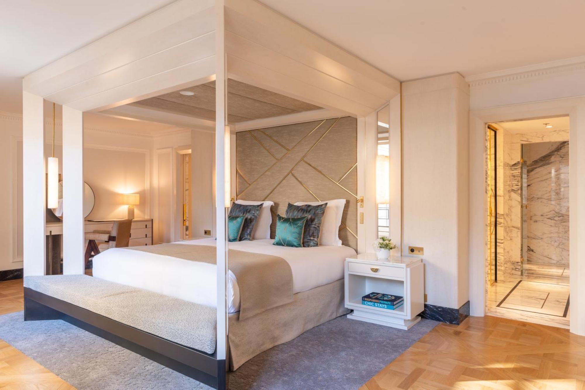 Du Collectionneur Hotel
