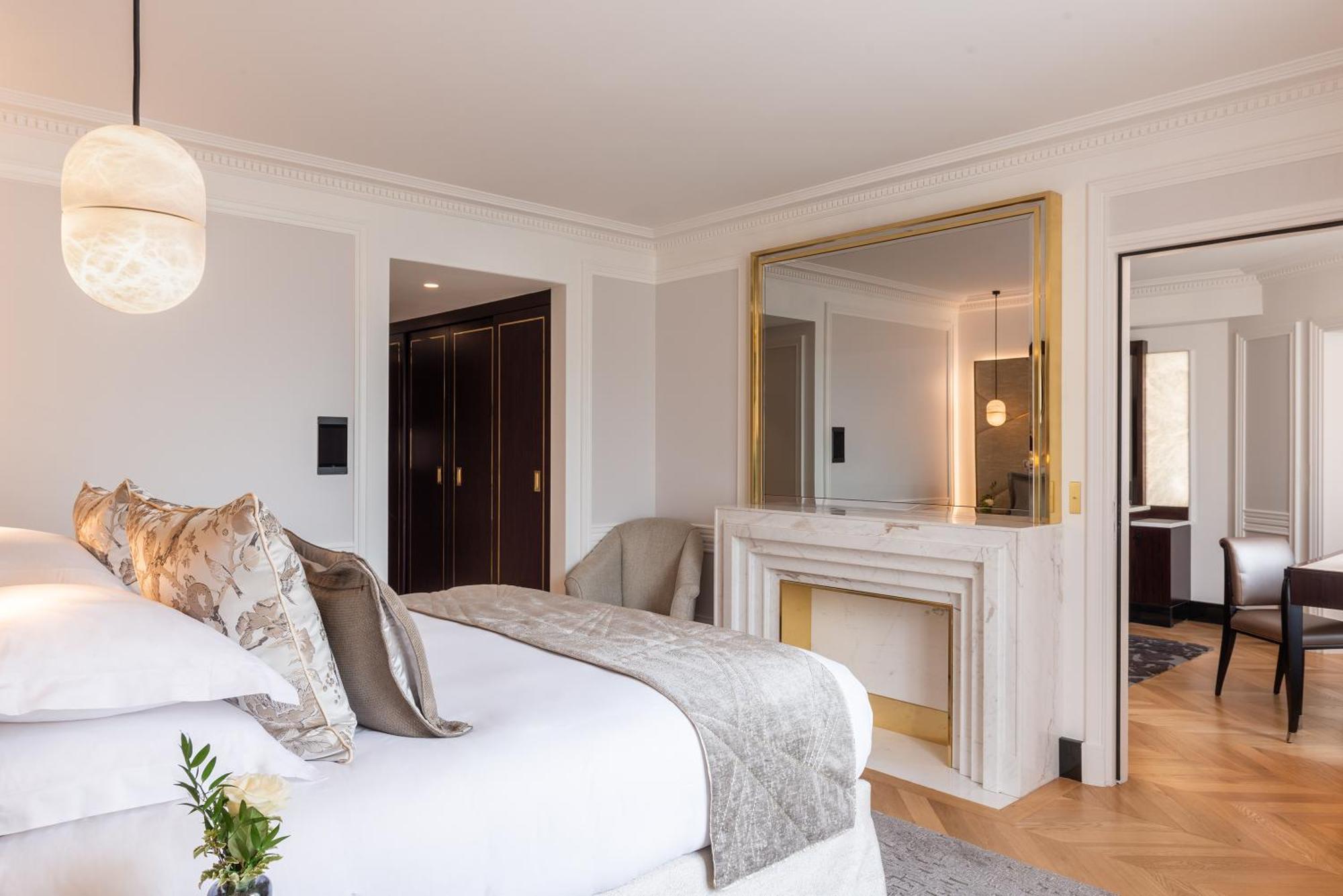 Du Collectionneur Hotel Paris
